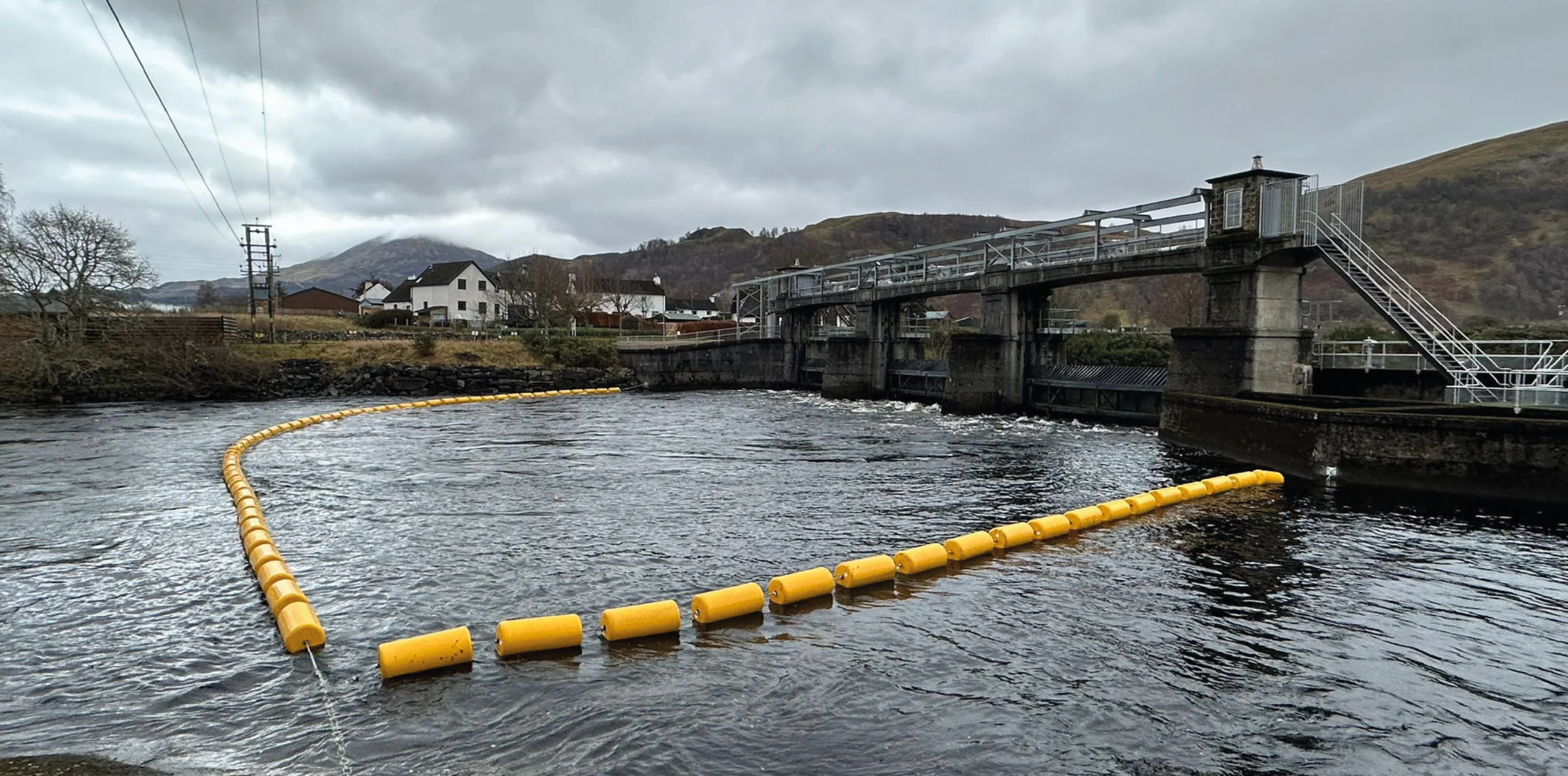 Enhancing water safety at weir